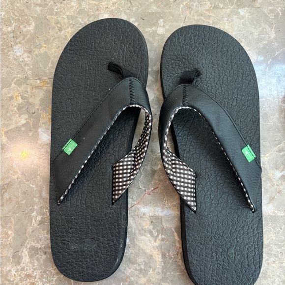 Black Sanuk flip flops size 8 - Picture 1 of 2